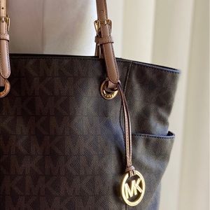 Michael Kors Jet Set signature shoulder bag